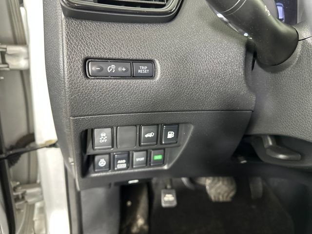 Used 2018 Nissan Rogue SV w/ Sun & Sound Touring Package image 19