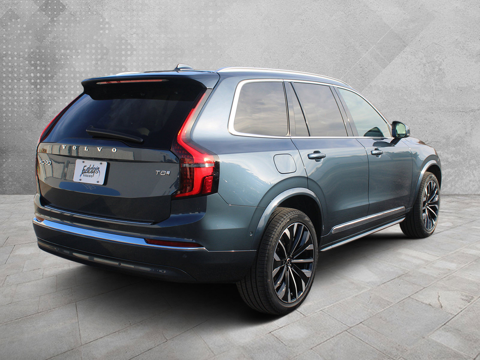 New 2026 Volvo XC90 T8 Ultra w/ Protection Package Premier AWD/4WD image 3