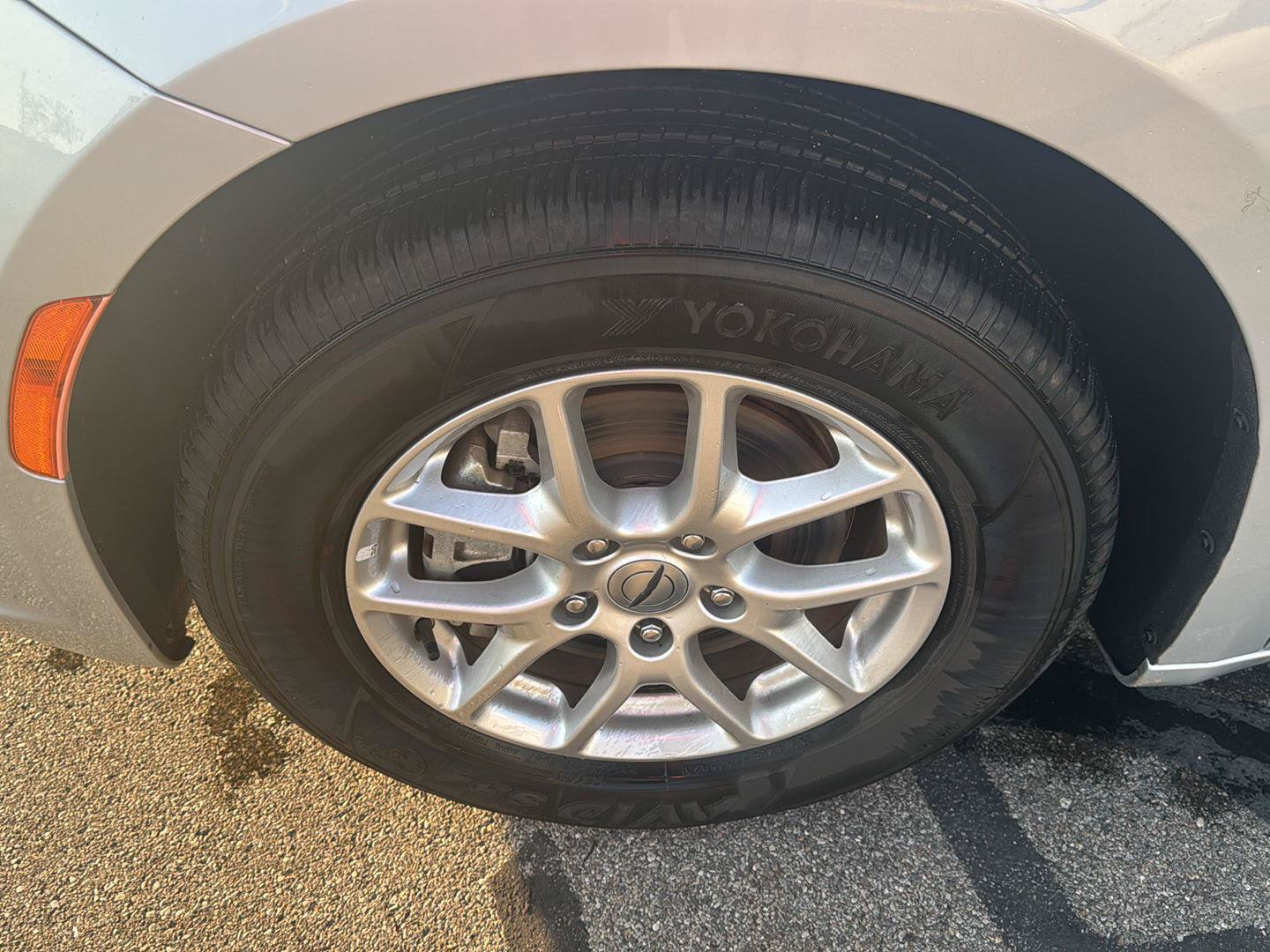 Used 2024 Chrysler Pacifica Touring-L FWD image 9