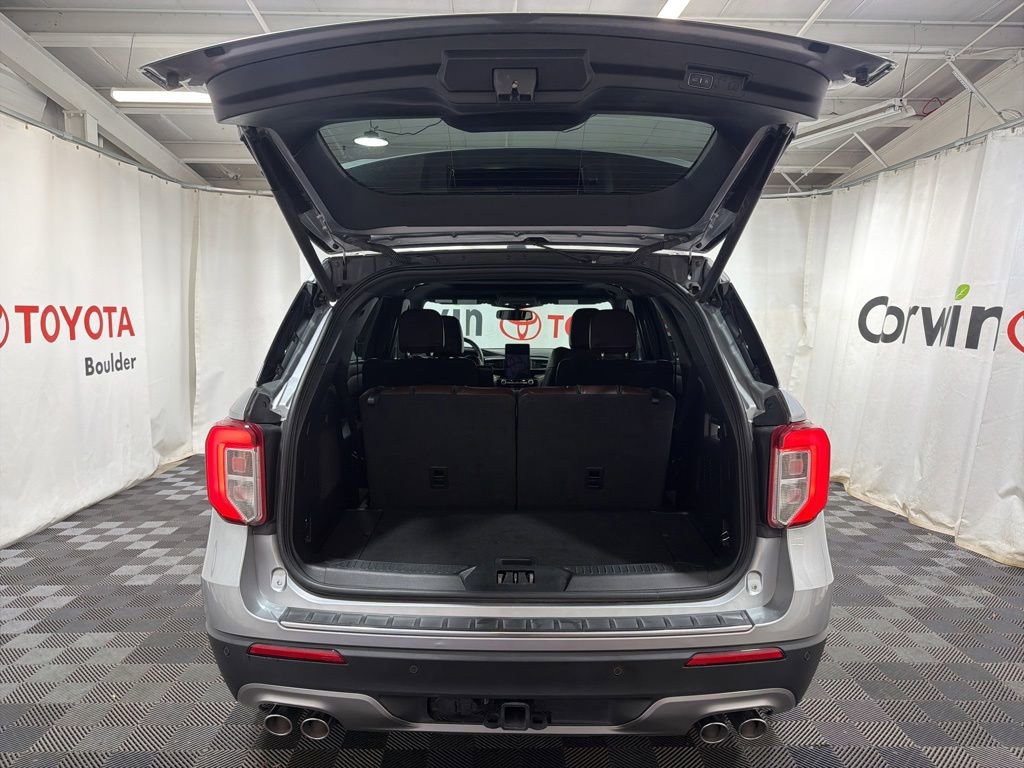 Used 2023 Ford Explorer Platinum w/ Technology Package AWD/4WD image 18