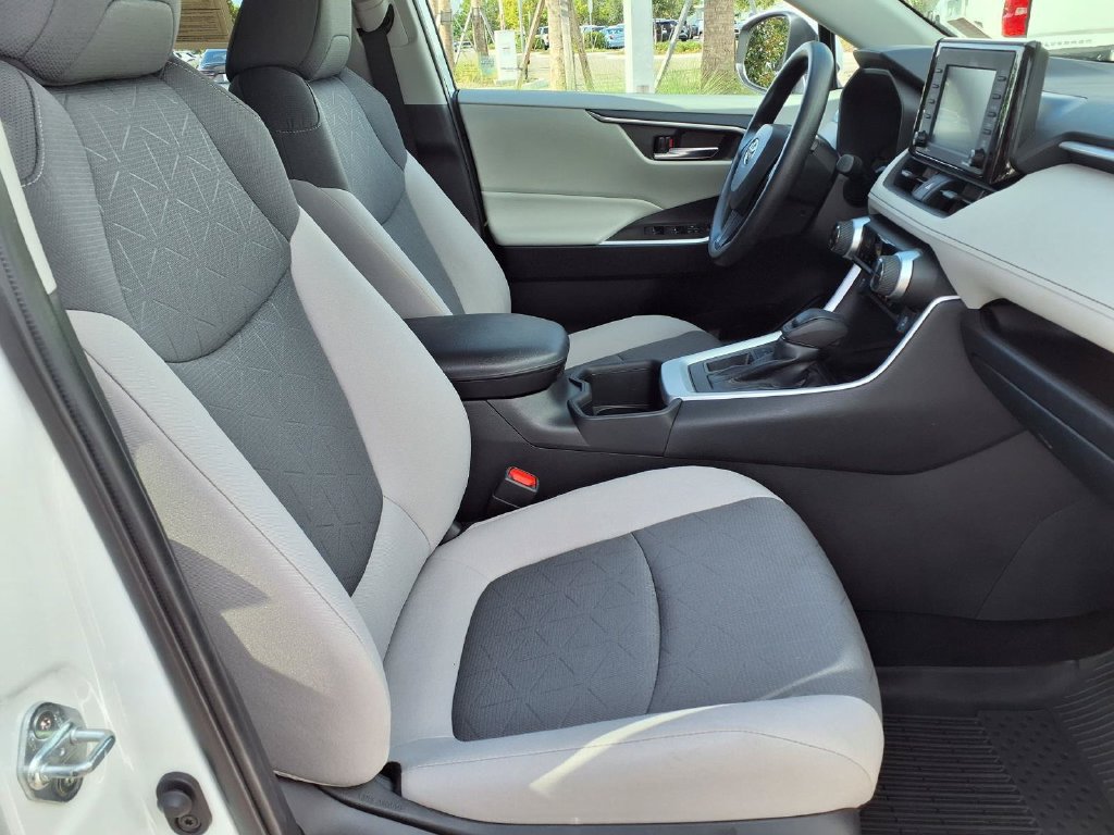 Used 2022 Toyota RAV4 XLE w/ Convenience Package FWD image 13