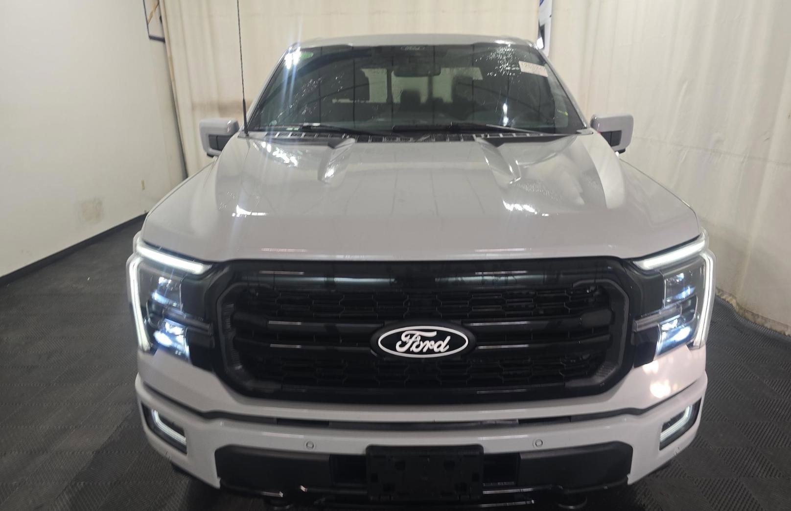 Used 2024 Ford F150 Lariat AWD/4WD image 2