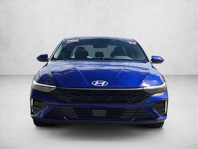 Used 2025 Hyundai Elantra SEL FWD image 2