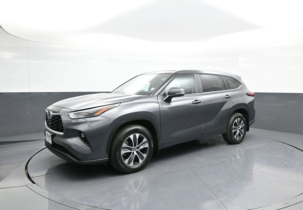Certified 2023 Toyota Highlander XLE image 10