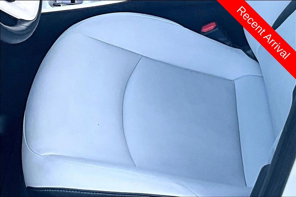 Used 2019 Toyota Prius Prime Advanced FWD image 2