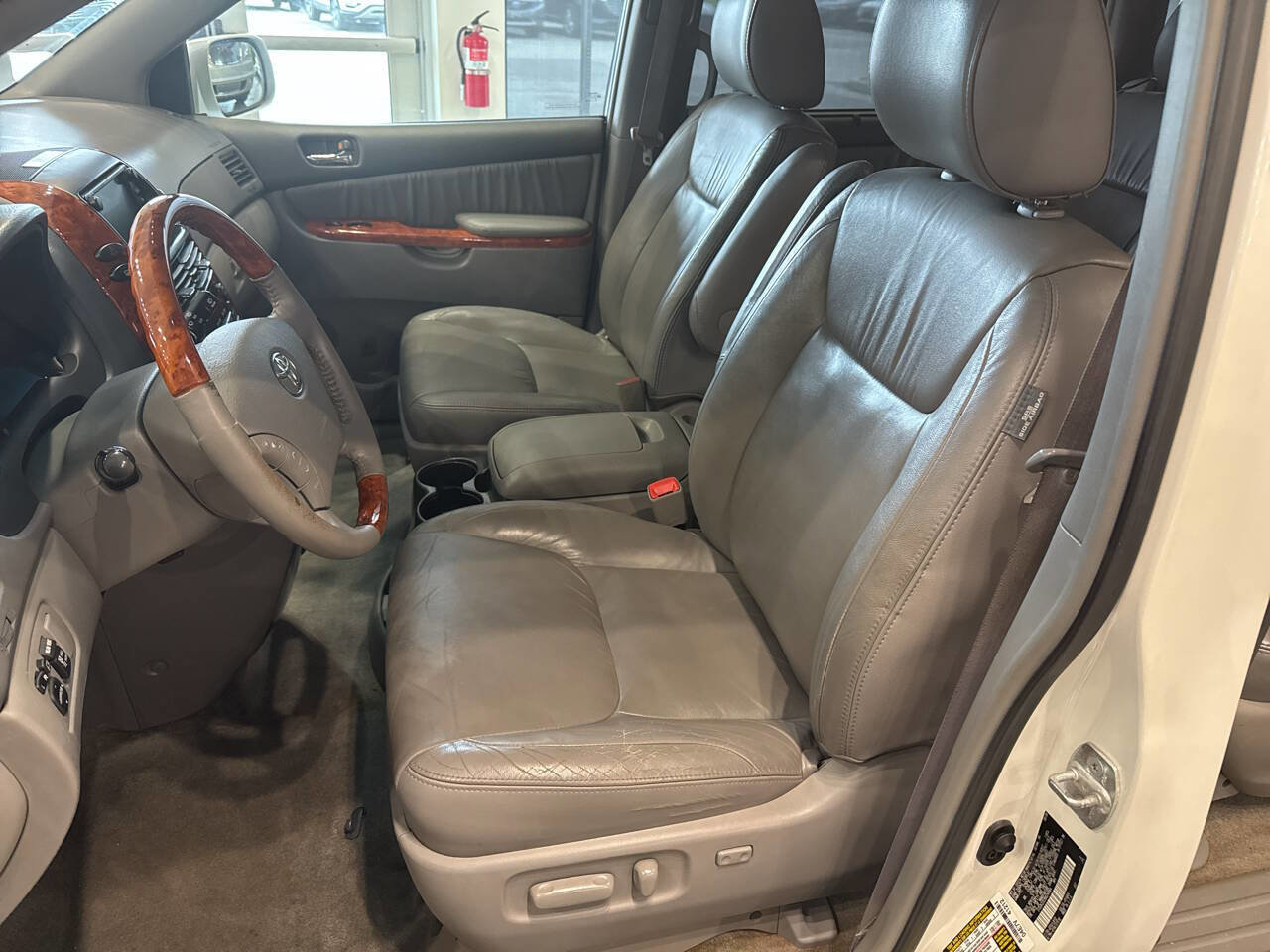 Used 2009 Toyota Sienna XLE Limited image 15