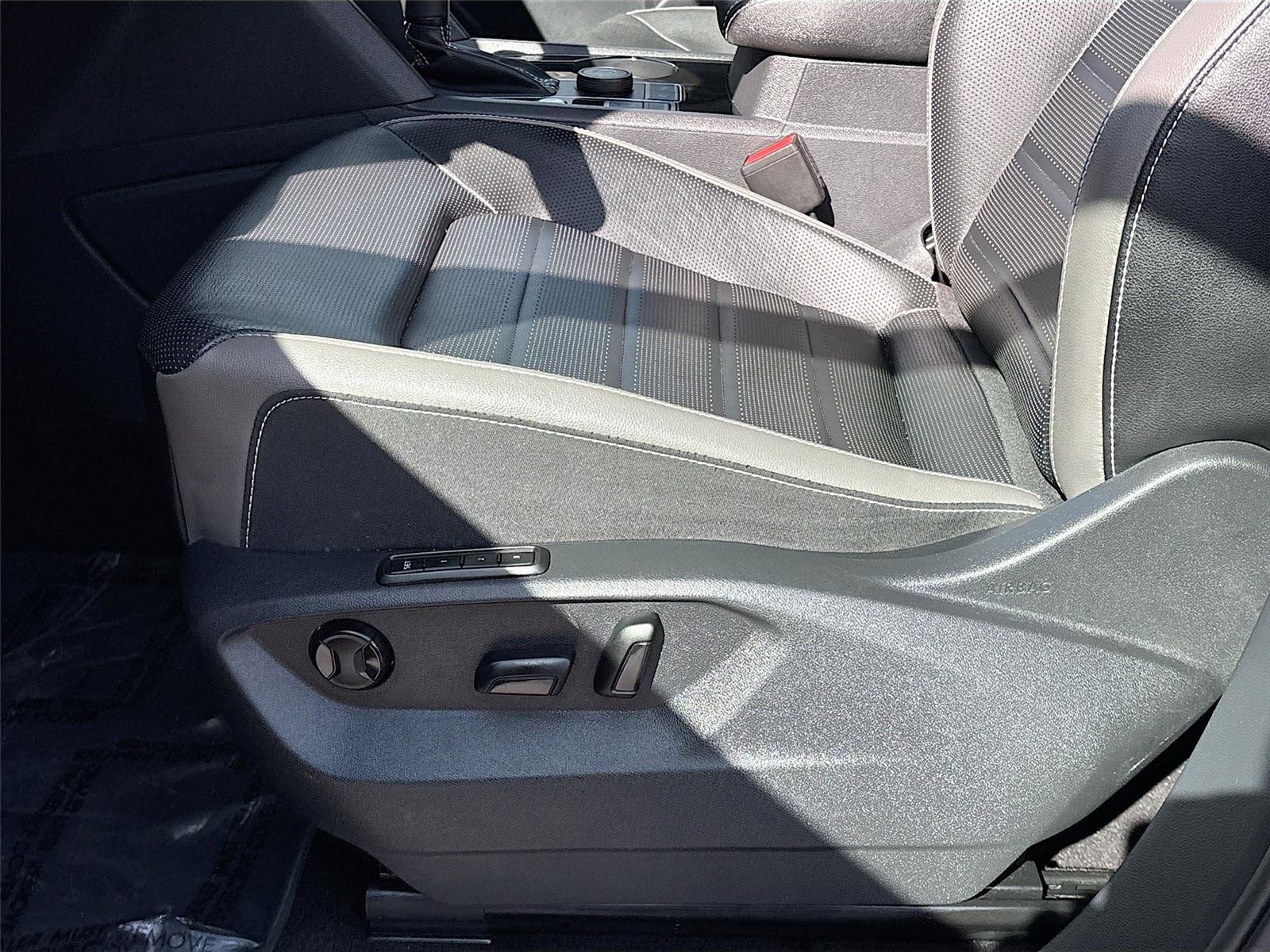 Used 2021 Volkswagen Atlas SEL Premium image 22