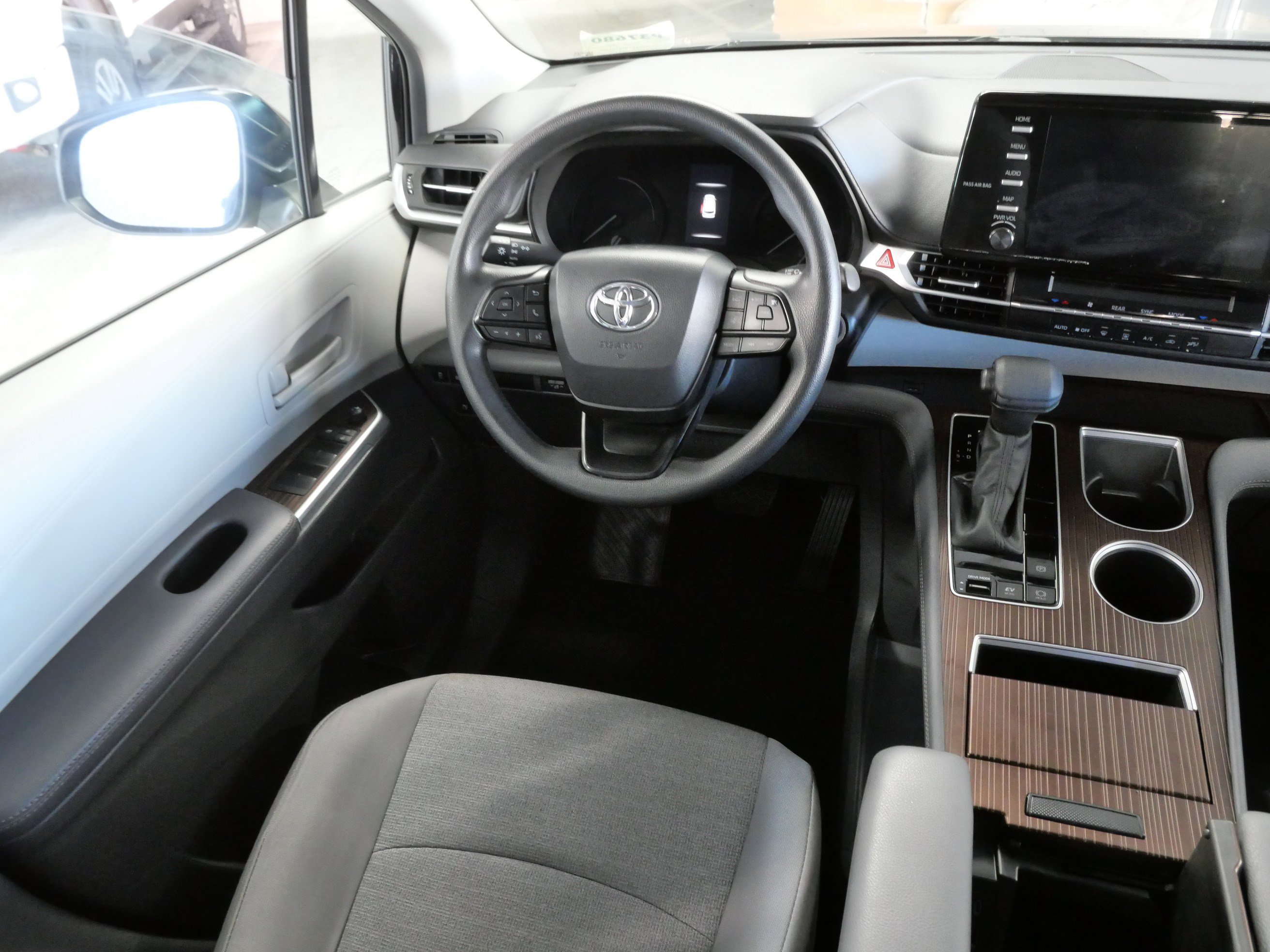 Certified 2024 Toyota Sienna LE image 10