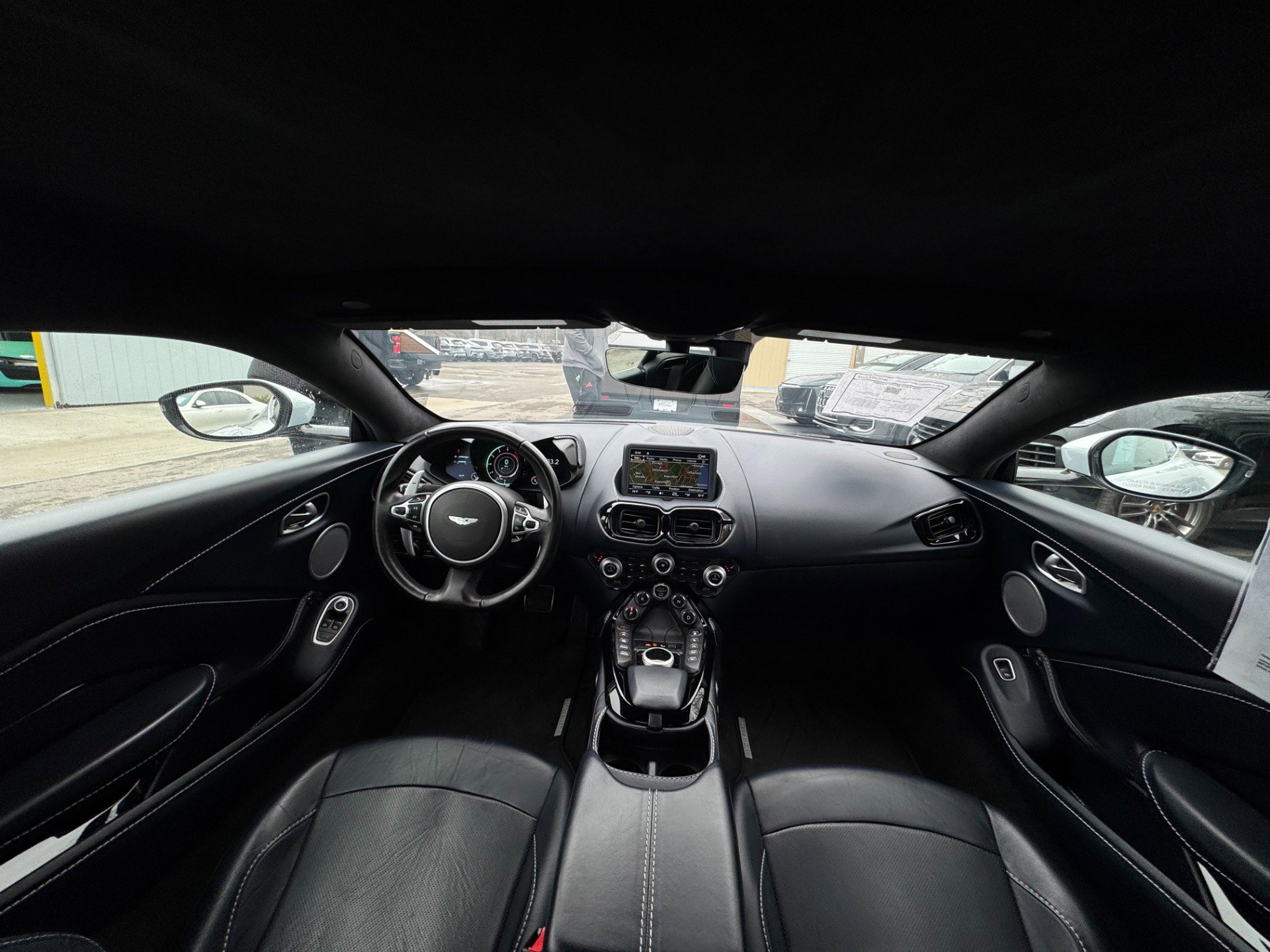 Used 2020 Aston Martin V8 Vantage Coupe image 32