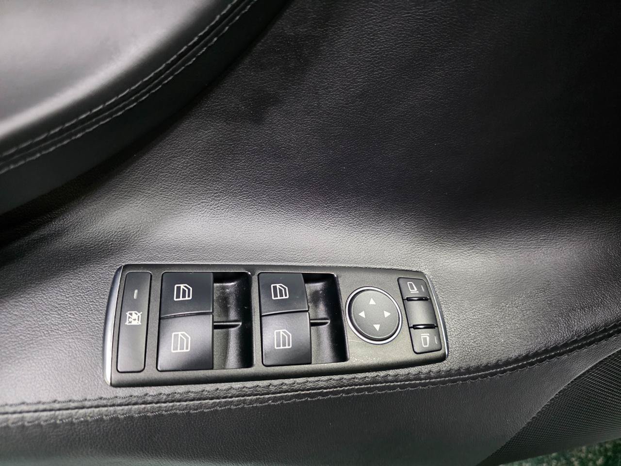 Used 2013 Tesla Model S Performance RWD image 18
