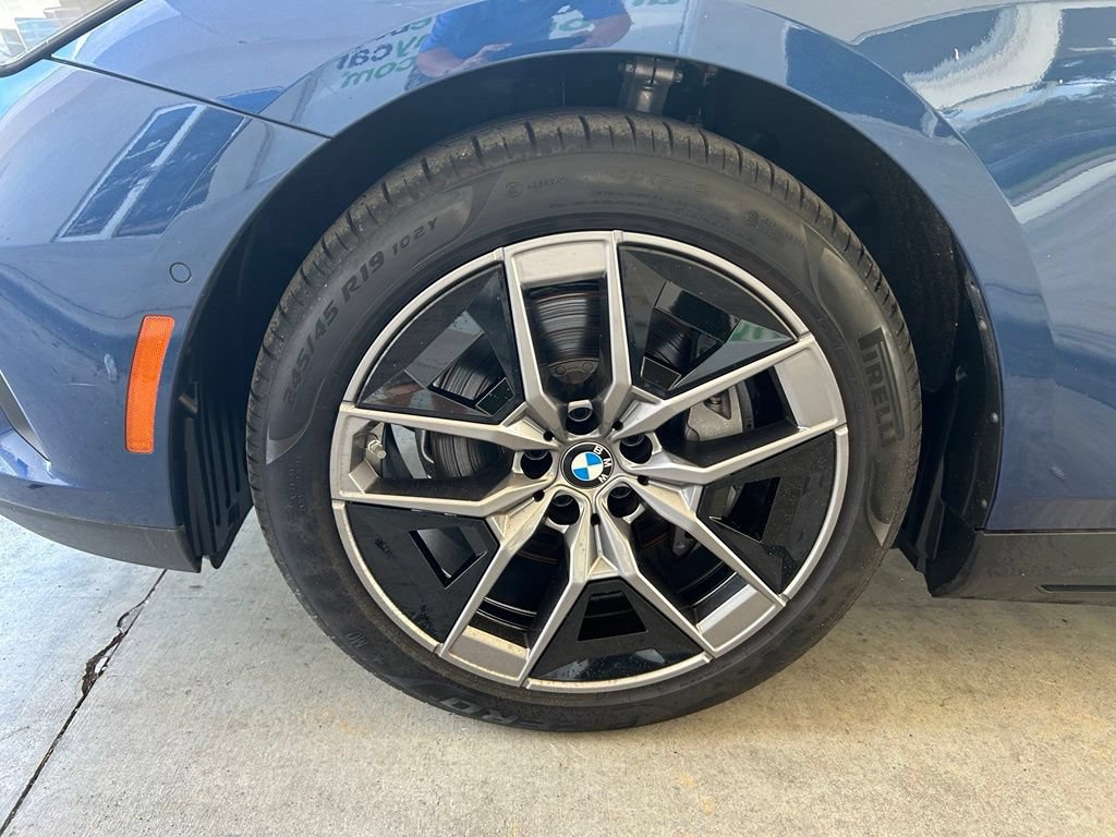 Used 2026 BMW i5 eDrive40 w/ Premium Package RWD image 16