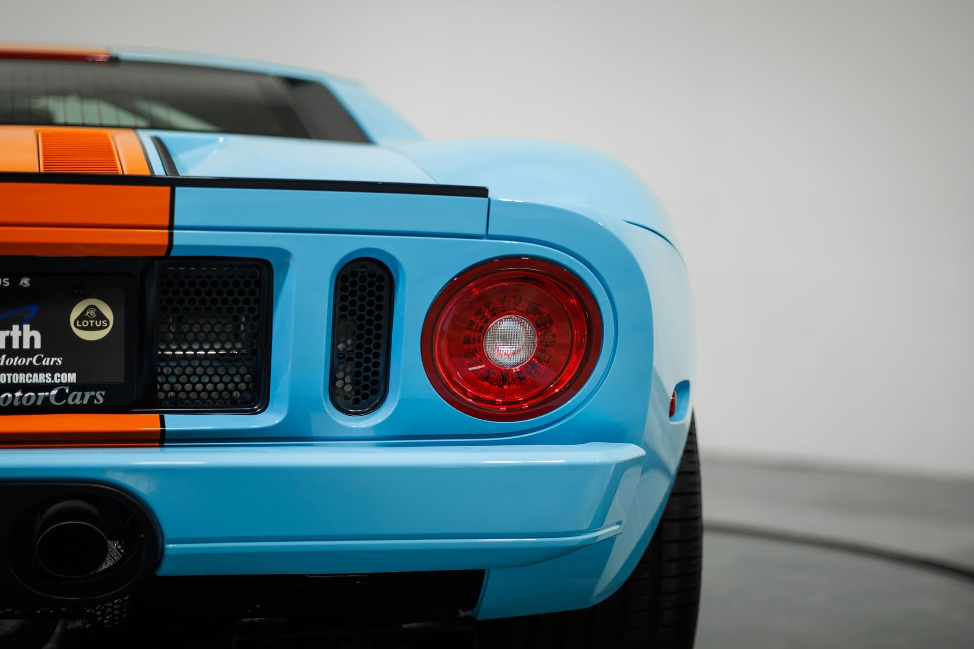 Used 2006 Ford GT RWD image 21