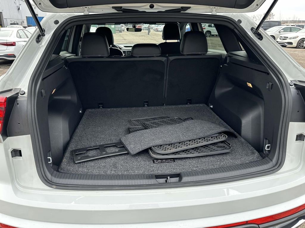 Certified 2023 Volkswagen Atlas Cross Sport SE image 13