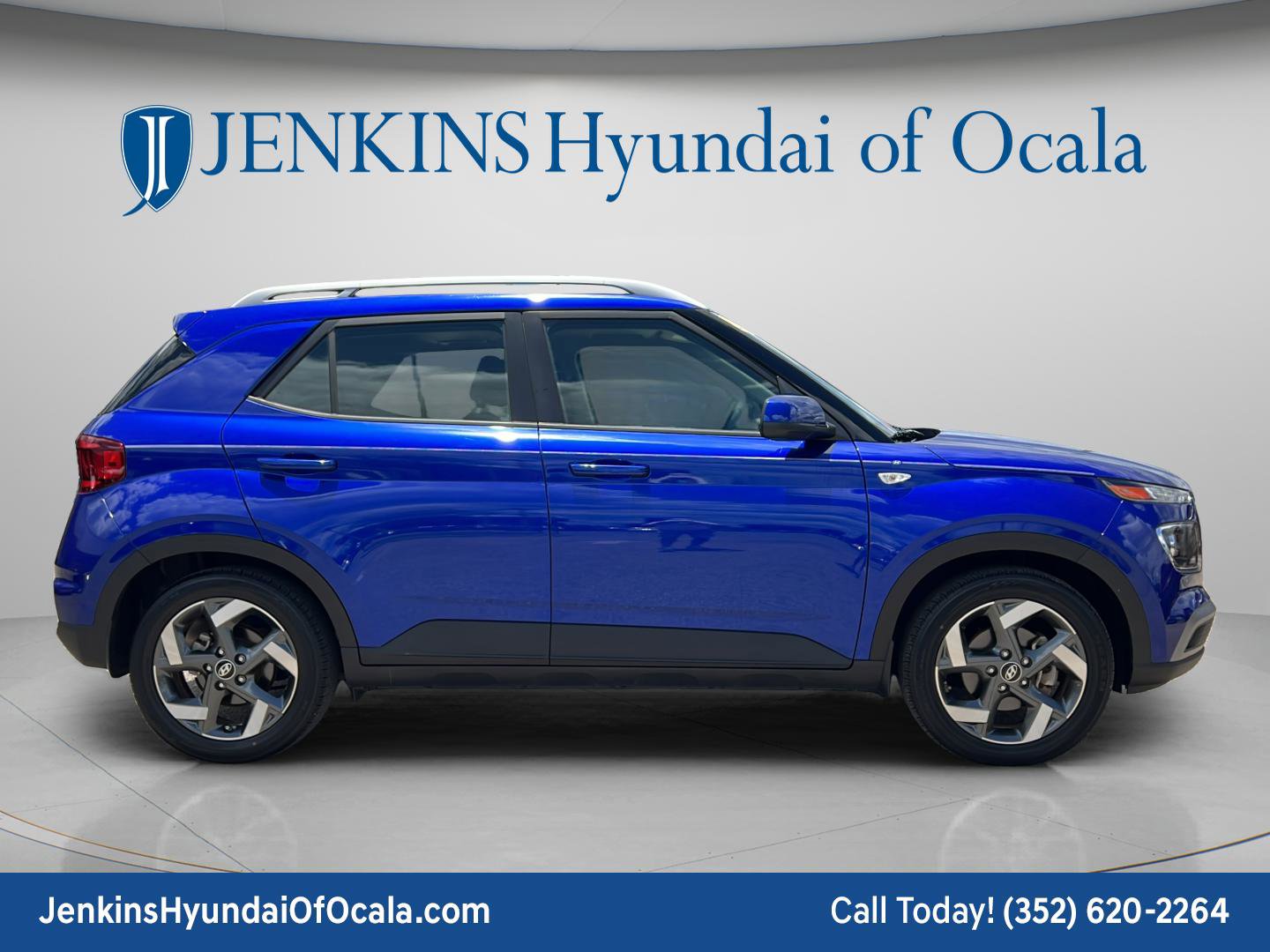 Certified 2022 Hyundai Venue SEL w/ Cargo Package FWD image 2