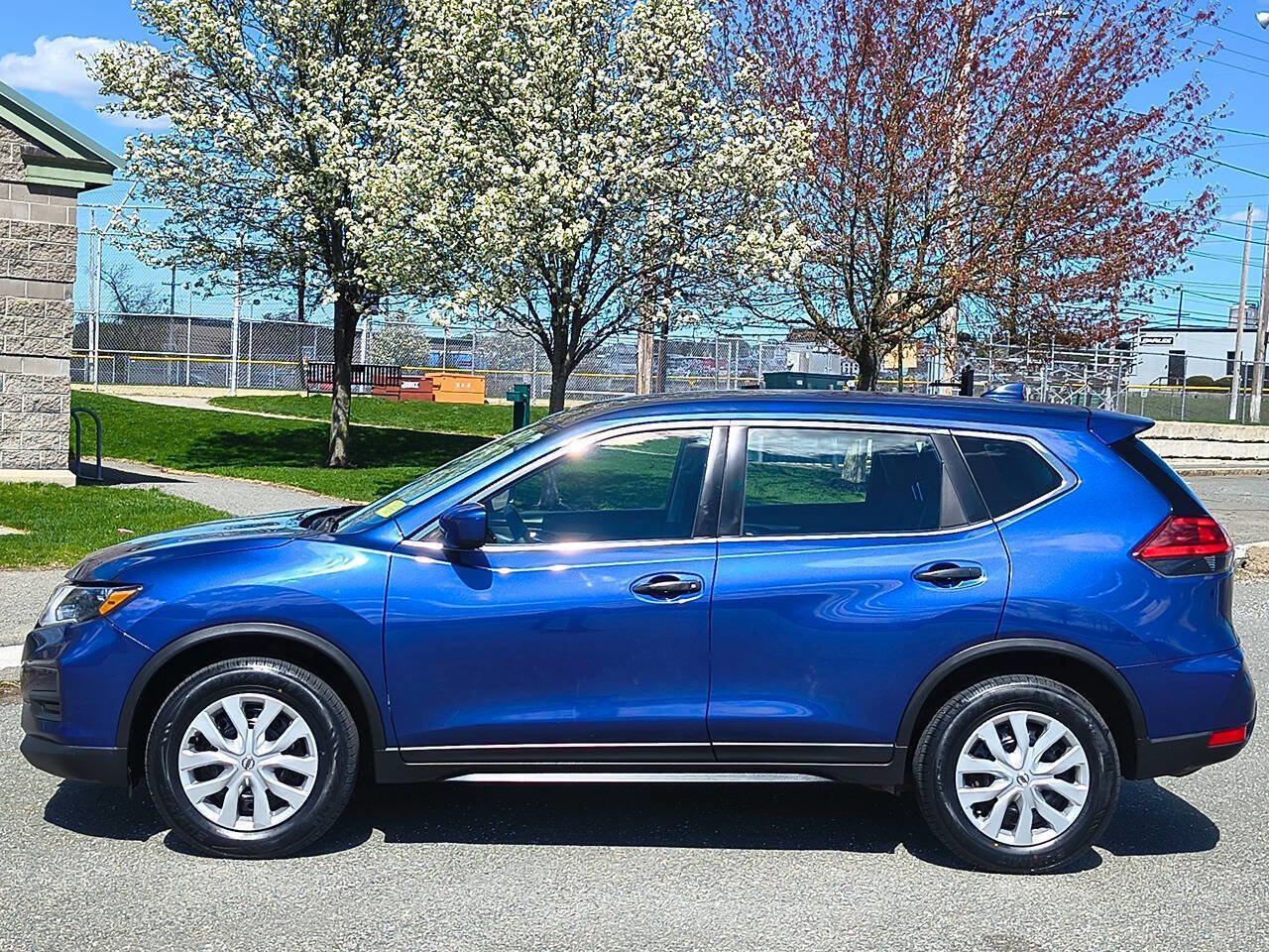 Used 2017 Nissan Rogue S AWD/4WD image 4