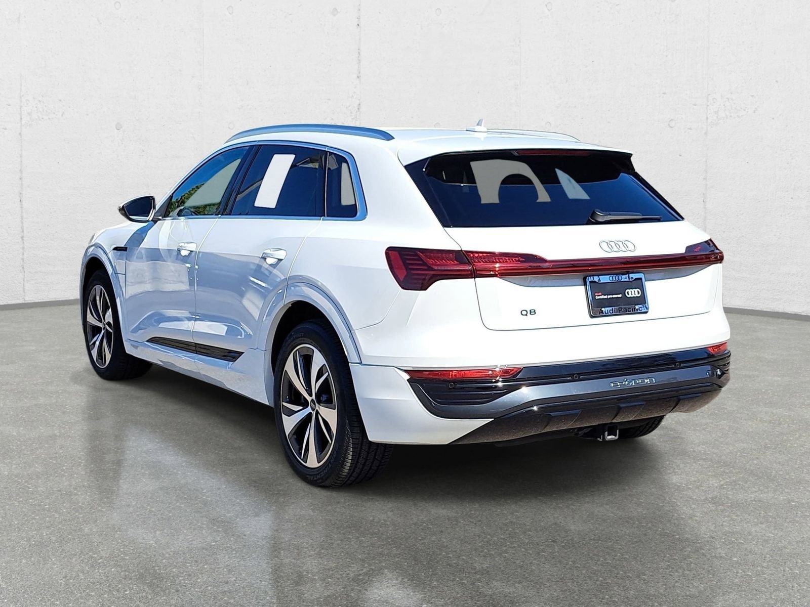 Used 2024 Audi Q8 e-tron Premium AWD/4WD image 7