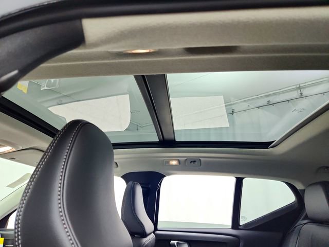 New 2026 Volvo XC40 B5 Ultra w/ Climate Package image 18