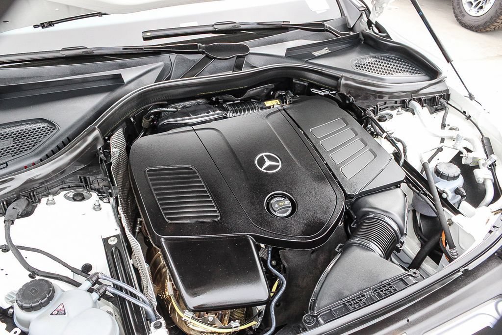 Used 2025 Mercedes-Benz GLC 300 4MATIC image 27