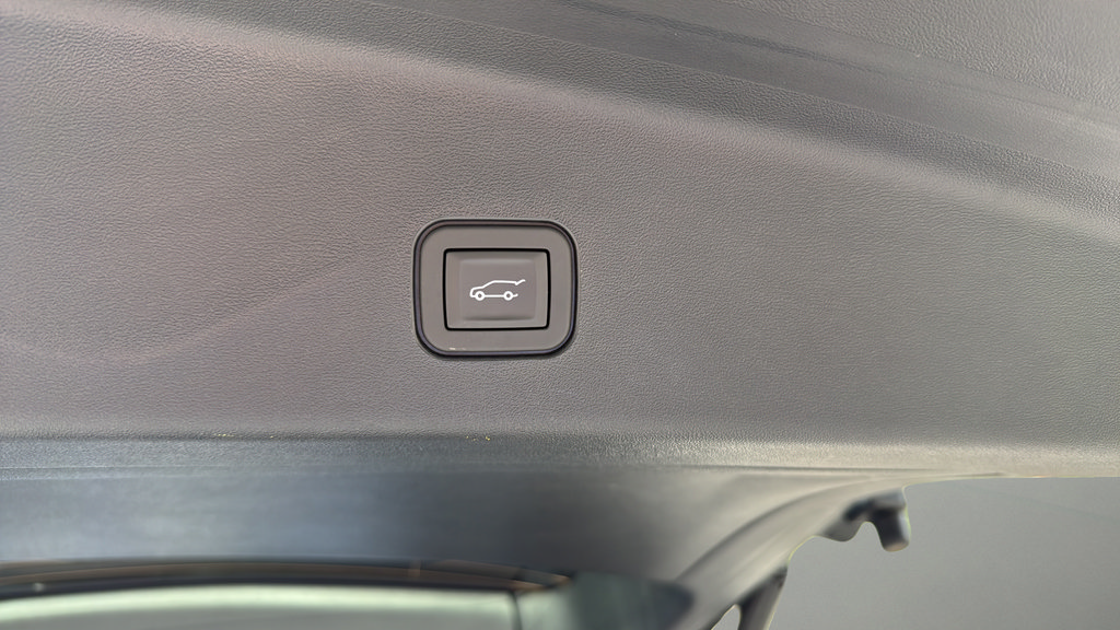 Certified 2026 Cadillac Vistiq Sport w/ LPO, Floor Liner Package AWD/4WD image 32
