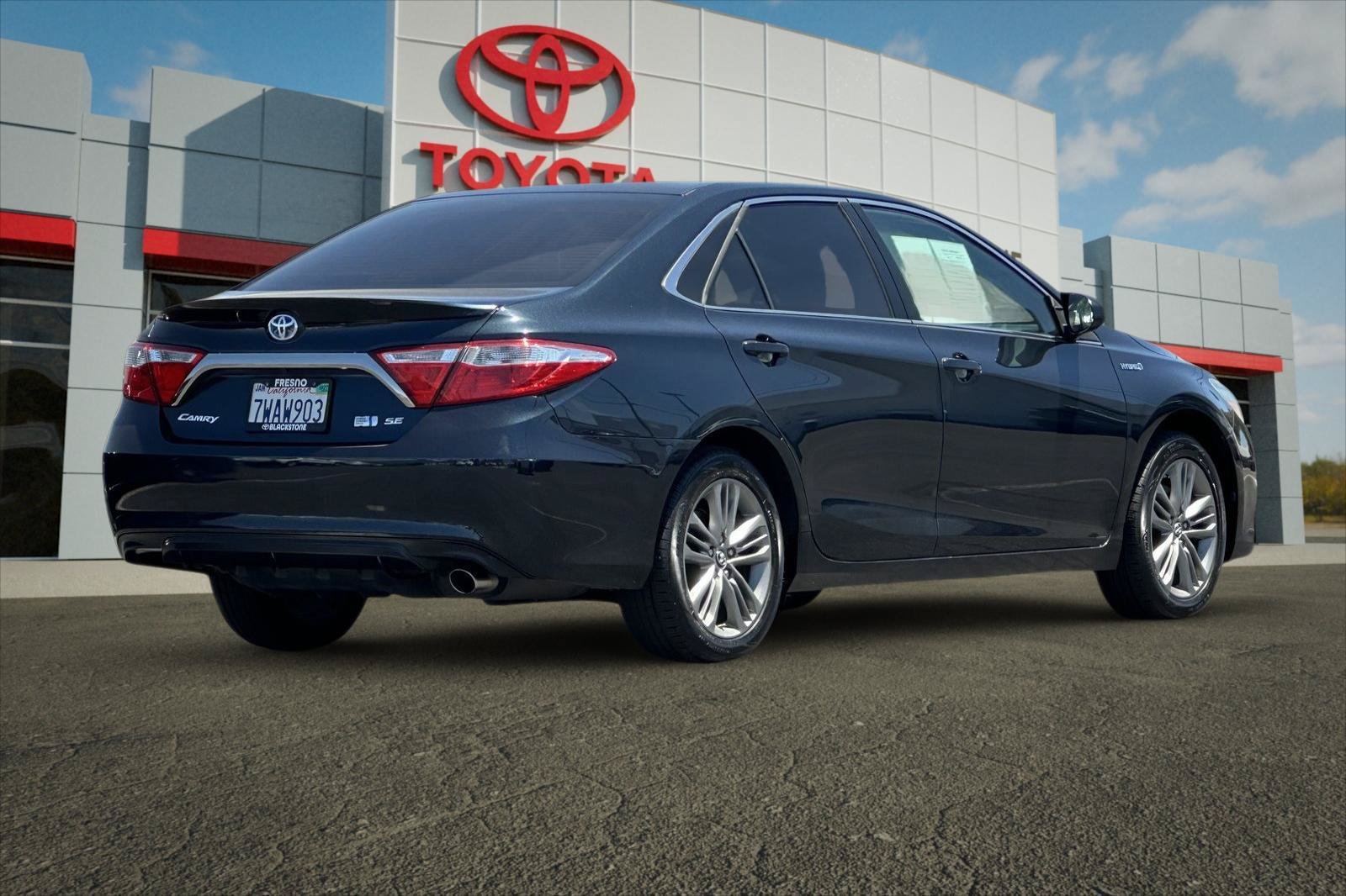 Used 2017 Toyota Camry SE FWD image 3