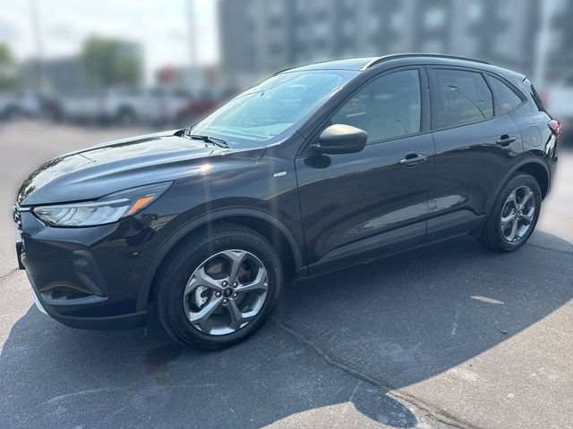 Used 2025 Ford Escape ST-Line AWD/4WD image 1