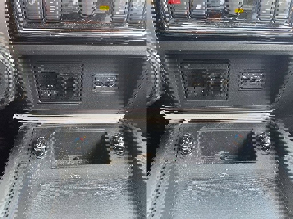 Used 2019 Nissan Titan Platinum Reserve w/ Platinum Utility Package image 30