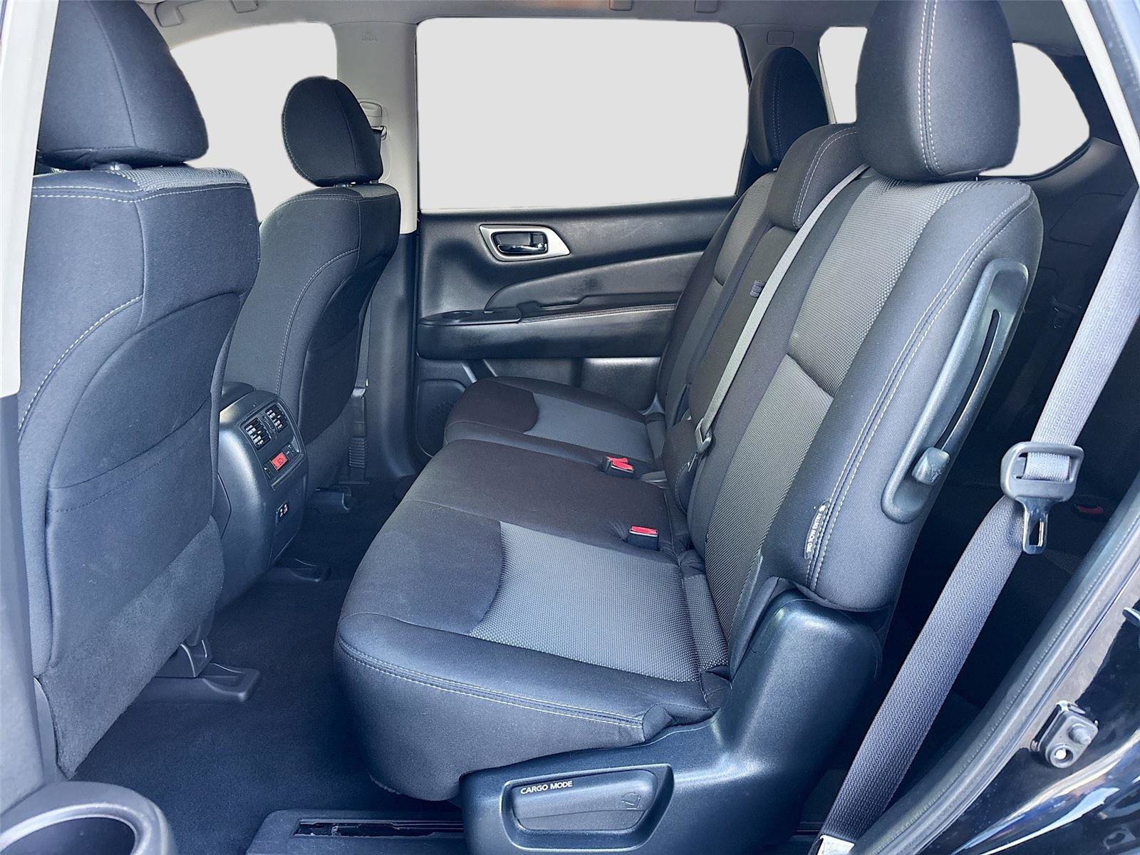 Used 2020 Nissan Pathfinder SV image 24