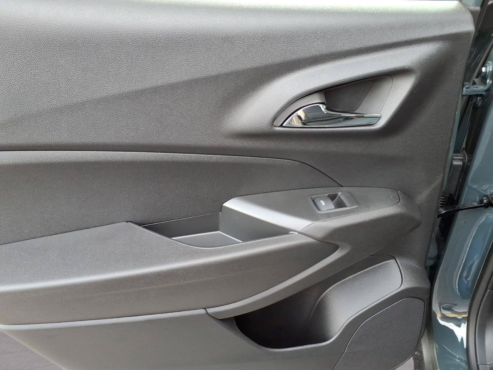 New 2026 Chevrolet Trax LT w/ LT Convenience Package FWD image 9