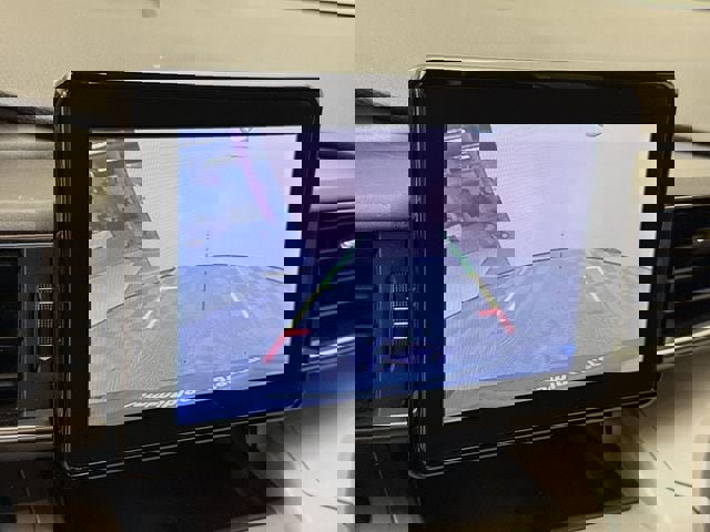 Used 2020 Ford Explorer XLT w/ Equipment Group 202A image 14