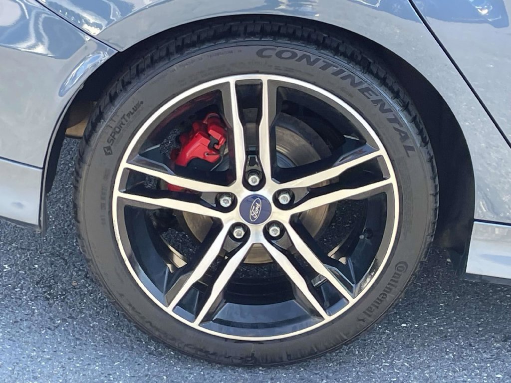 Used 2018 Ford Focus ST w/ Equipment Group 402A FWD image 13