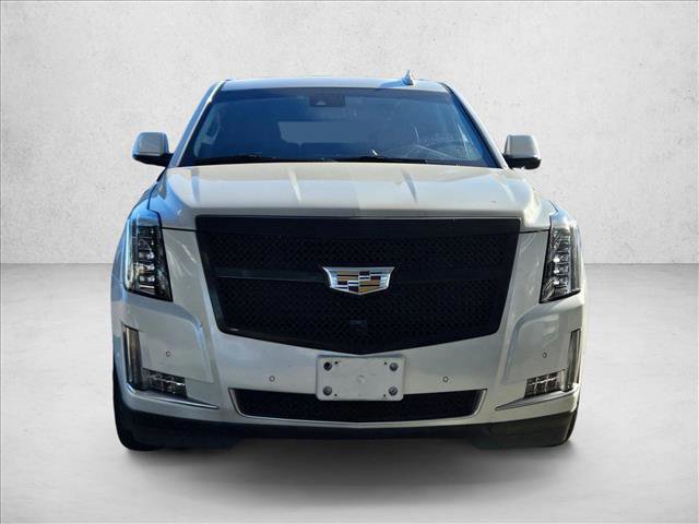 Used 2017 Cadillac Escalade Luxury image 2