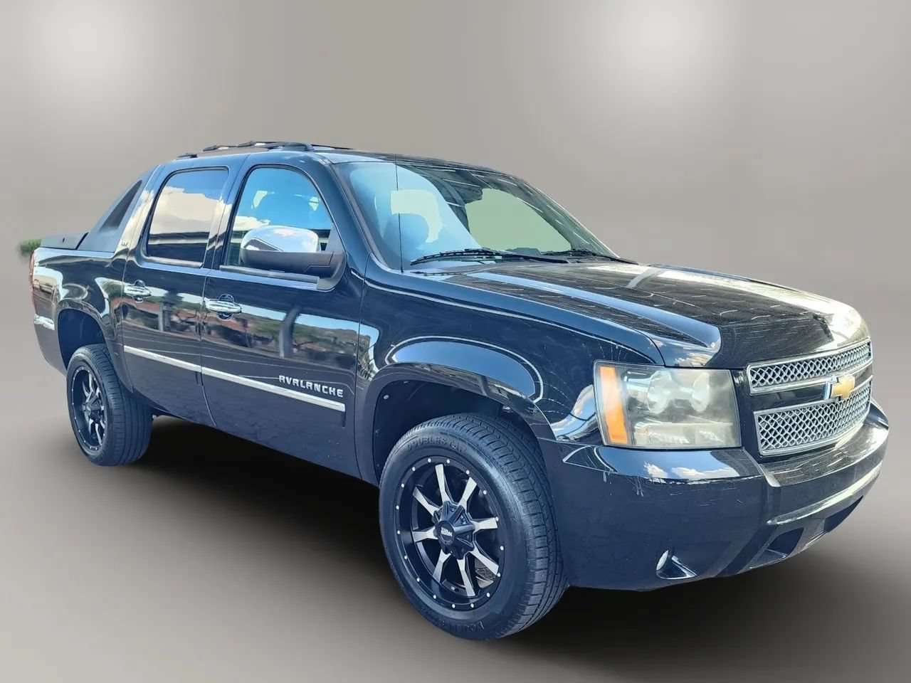 Used 2011 Chevrolet Avalanche LTZ AWD/4WD image 9