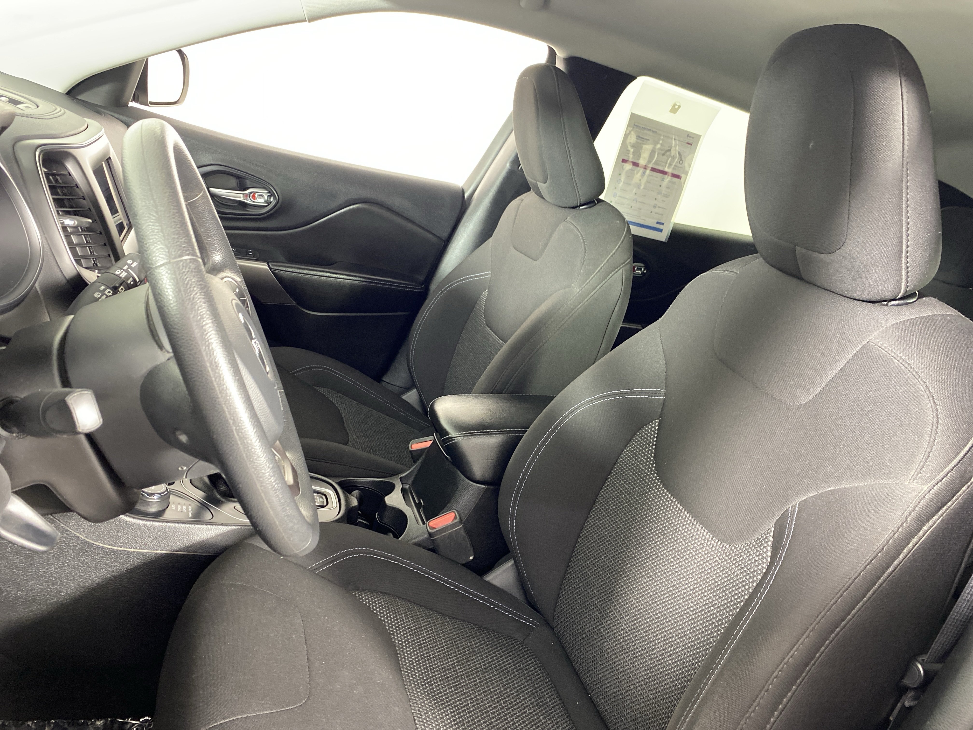 Used 2019 Jeep Cherokee Latitude w/ Popular Appearance Group AWD/4WD image 16