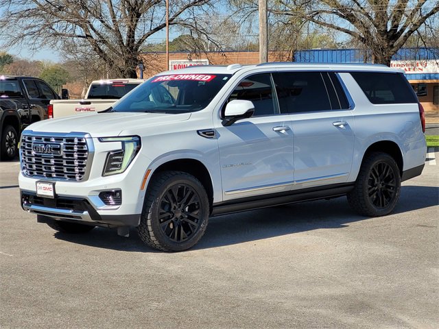 Used 2026 GMC Yukon XL Denali w/ Denali Reserve Package image 3
