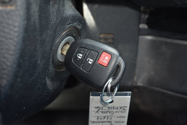 Used 2018 Toyota Tacoma SR5 AWD/4WD image 26