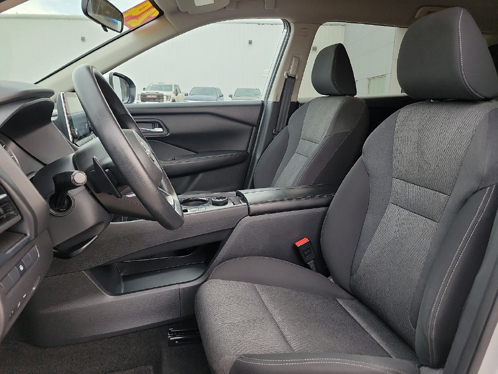 Used 2024 Nissan Rogue SV AWD/4WD image 23