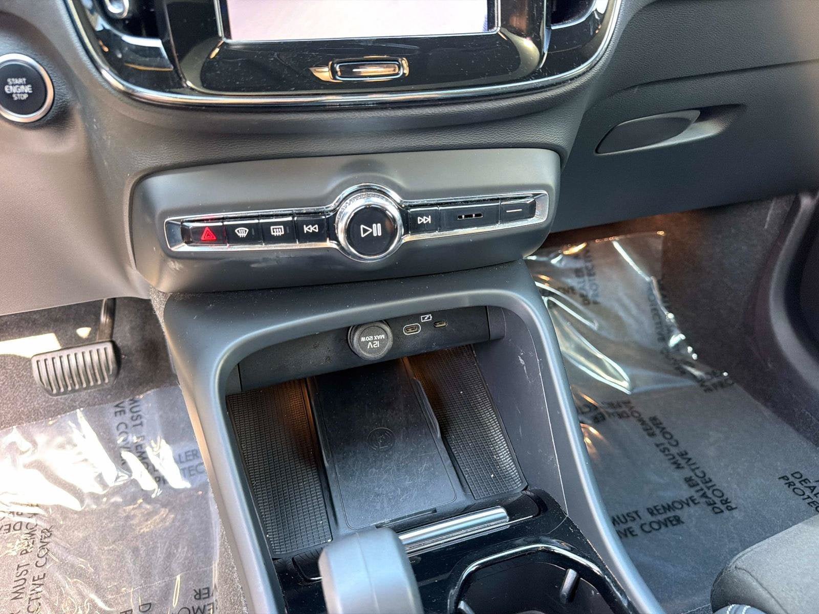 Used 2024 Volvo XC40 B5 Plus AWD/4WD image 26