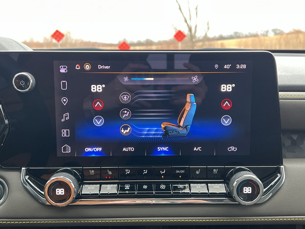 Used 2025 Chevrolet Colorado ZR2 w/ Technology Package image 25