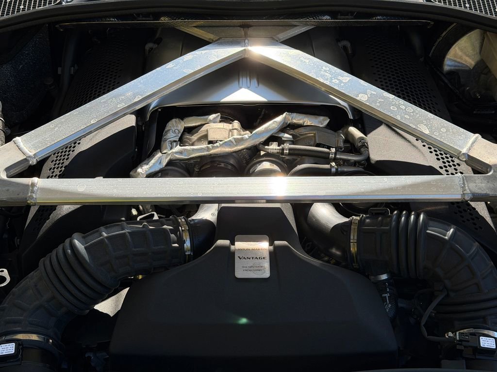 Used 2021 Aston Martin V8 Vantage Coupe image 20