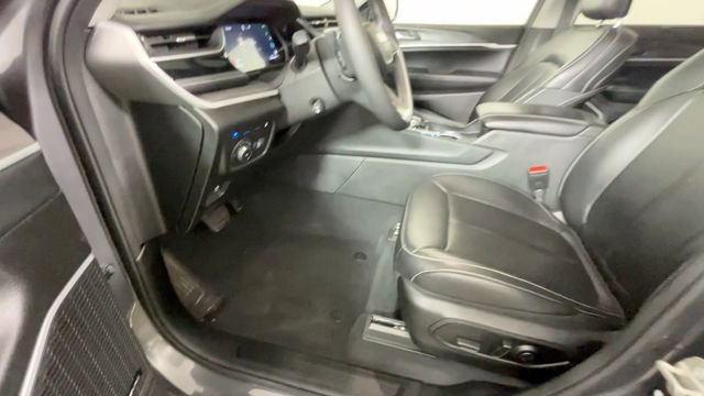 Used 2023 Jeep Grand Cherokee 30th Anniversary AWD/4WD image 19