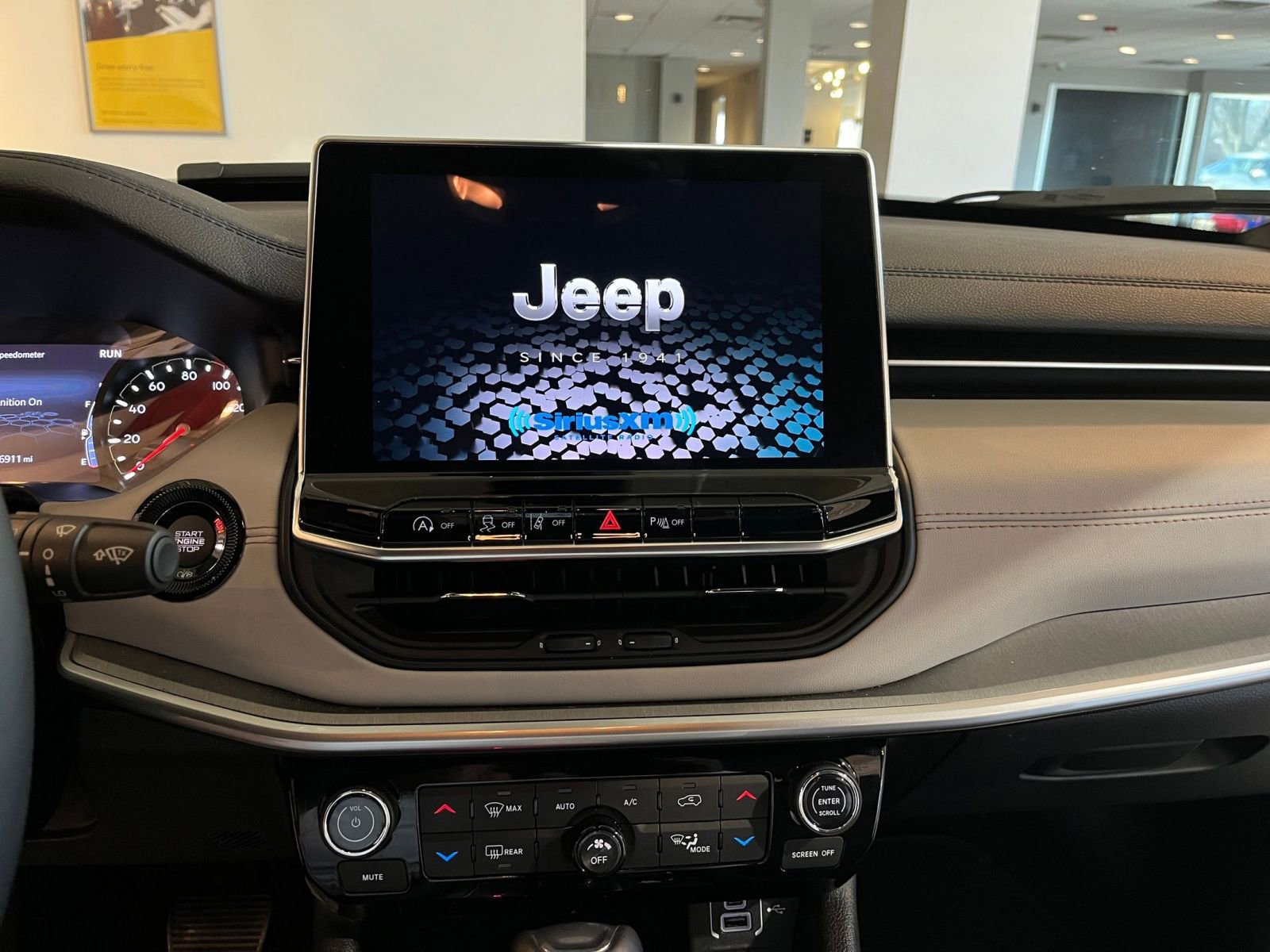 Used 2025 Jeep Compass Limited image 17