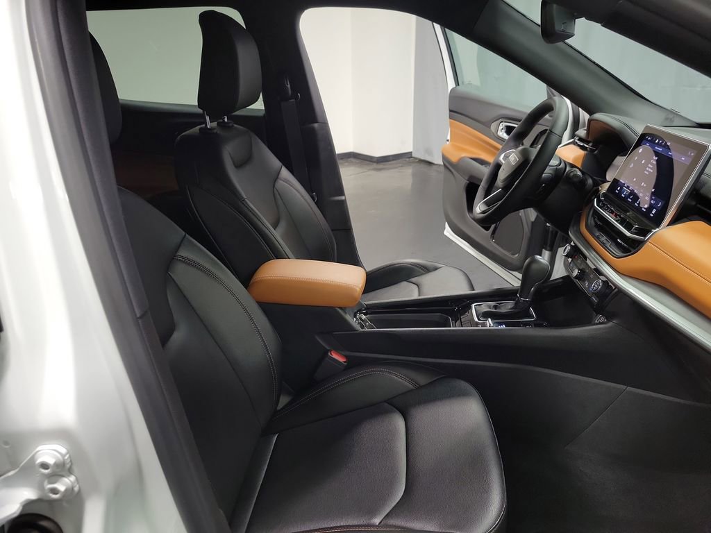 Used 2024 Jeep Compass Limited w/ Mopar Graphics Package image 21