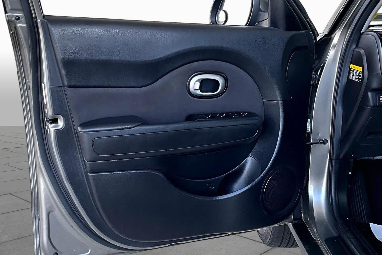 Used 2015 Kia Soul FWD image 20