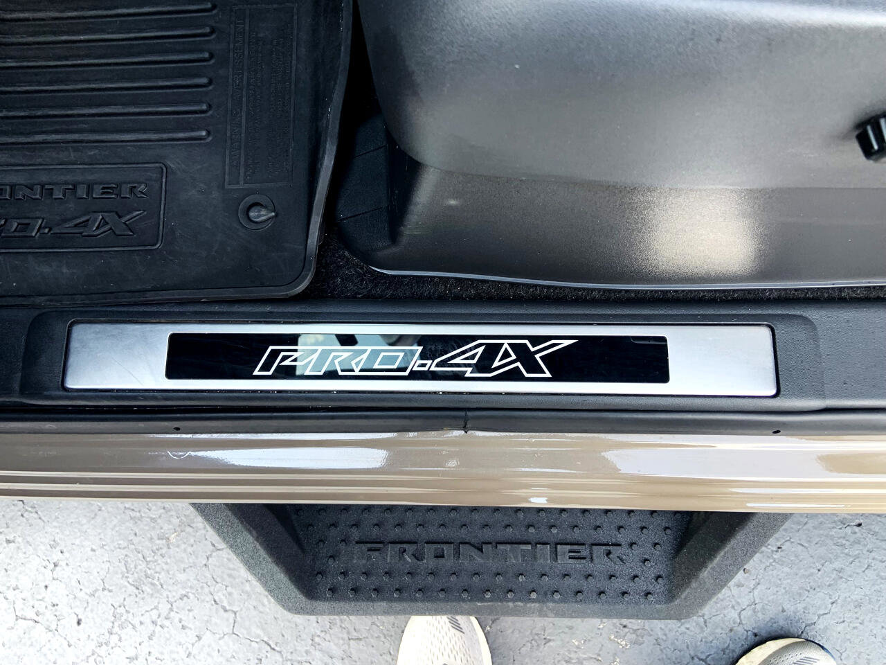 Used 2023 Nissan Frontier PRO-4X image 11