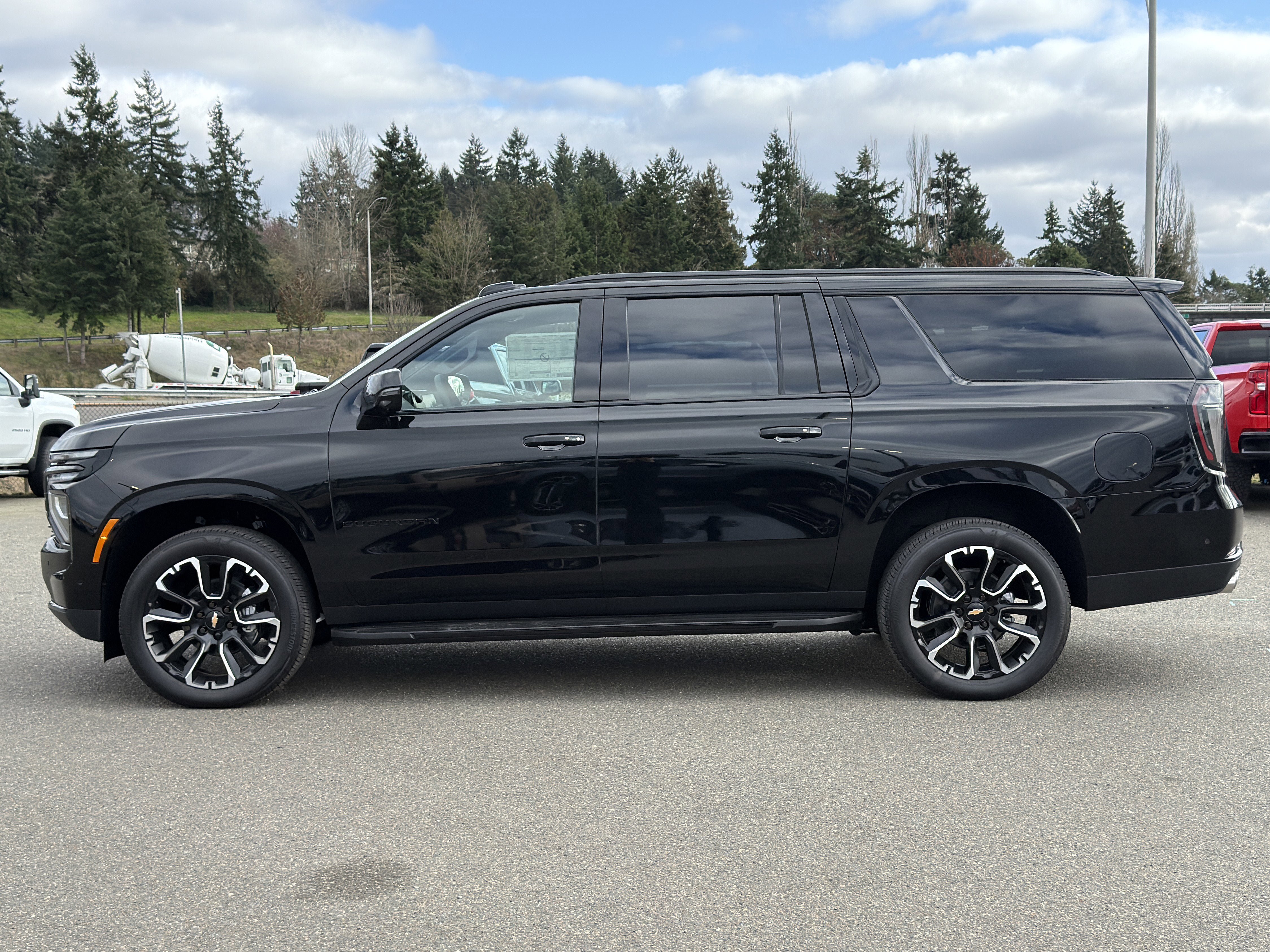 New 2026 Chevrolet Suburban RST w/ Comfort Package AWD/4WD image 2