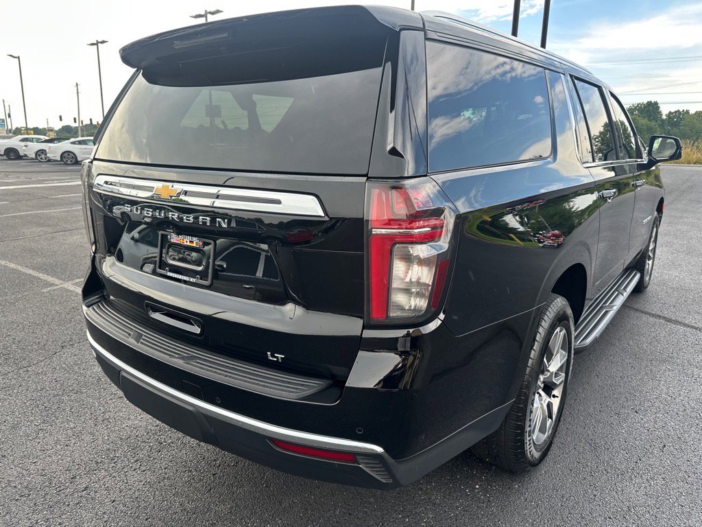 Used 2024 Chevrolet Suburban LT w/ Luxury Package image 7