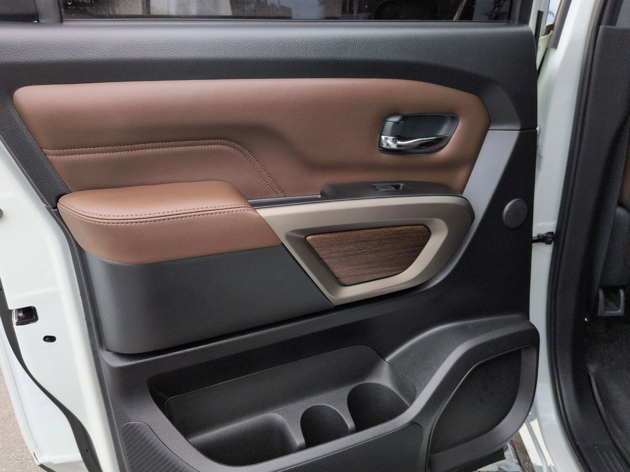 Used 2024 Nissan Titan Platinum Reserve w/ Moonroof Package image 18