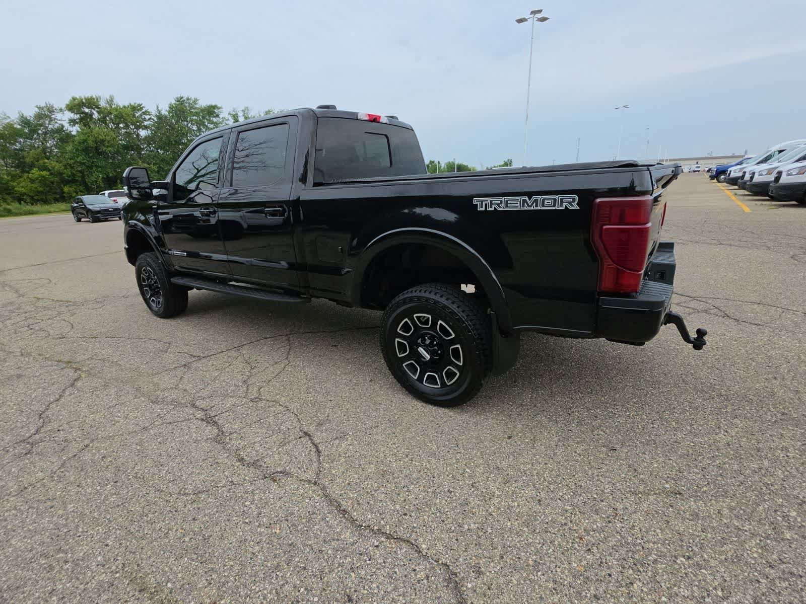 Used 2020 Ford F350 Lariat w/ Tremor Off-Road Package AWD/4WD image 15
