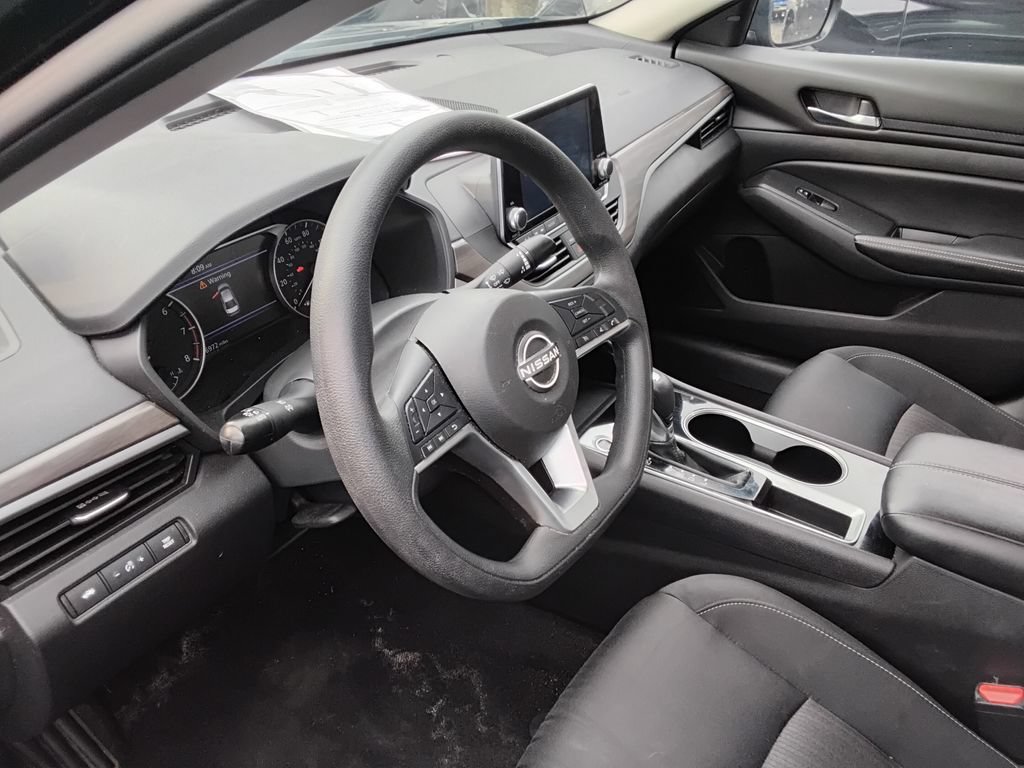 Used 2024 Nissan Altima 2.5 SV FWD image 9