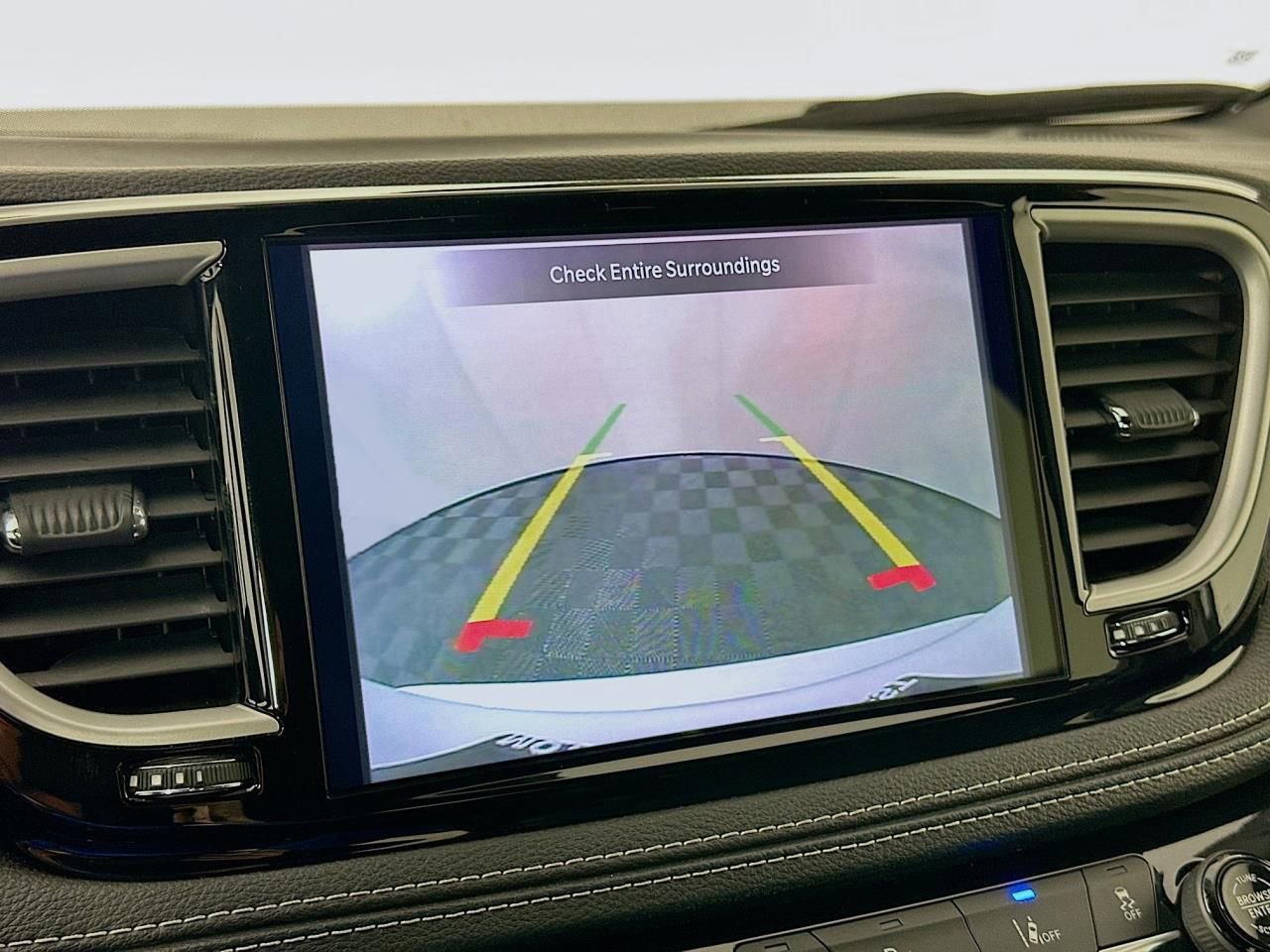 Used 2023 Chrysler Pacifica Touring image 16